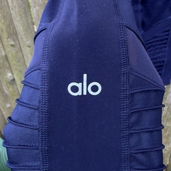 ALO Yoga 7/8 High-Waist Moto Legging (Small) - Picture 3 of 11